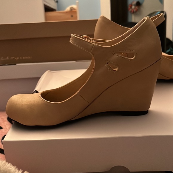 Dolce by Mojomoxy heels - Picture 2 of 4